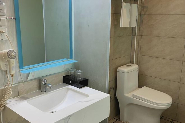 Bathroom, Dingsheng Express Hotel, Ningde