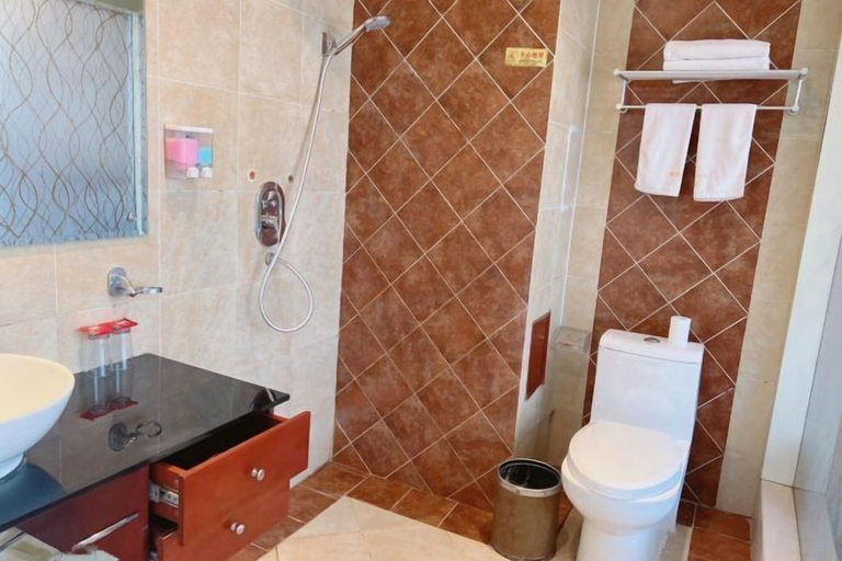 Bathroom 4, Kaiyue Hotel, Qujing