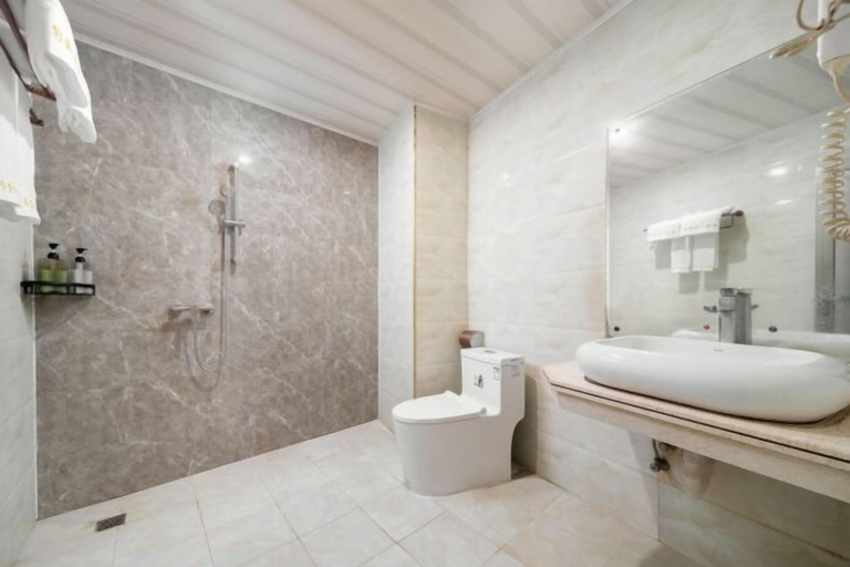Bathroom 4, Jindian Business Hotel, Hainan