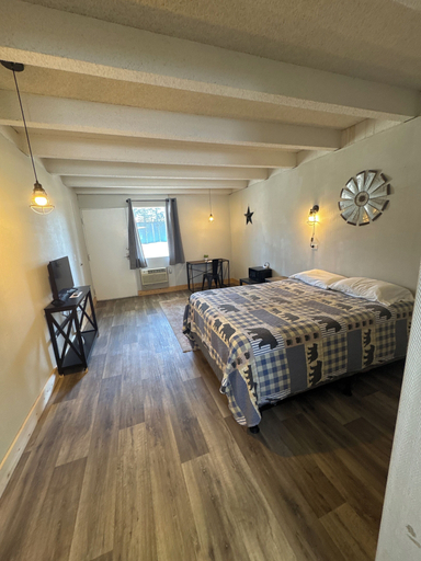 Room 5, Tecumseh Inn and Suites, Lenawee