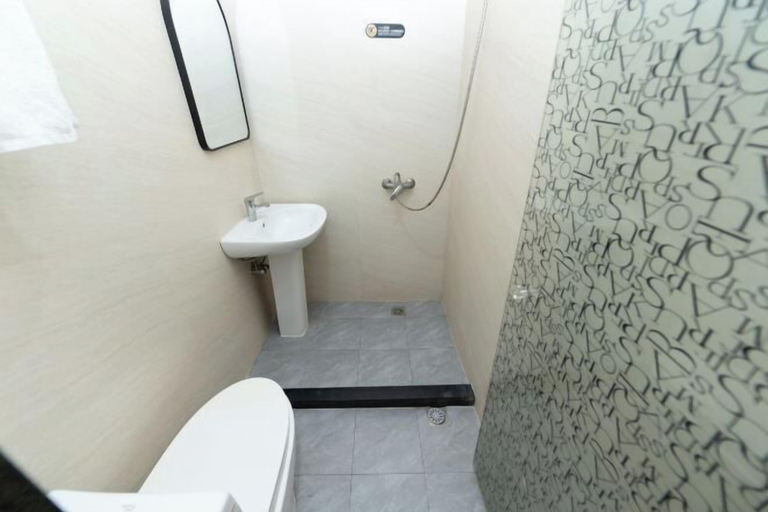 Bathroom 4, Ruihe Hostel, Shanghai
