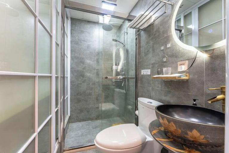 Bathroom 4, wuginggu Hostel, Hangzhou