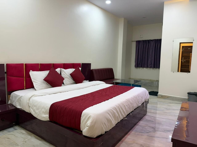 Room 4, Hotel Majestic Inn, Nagpur
