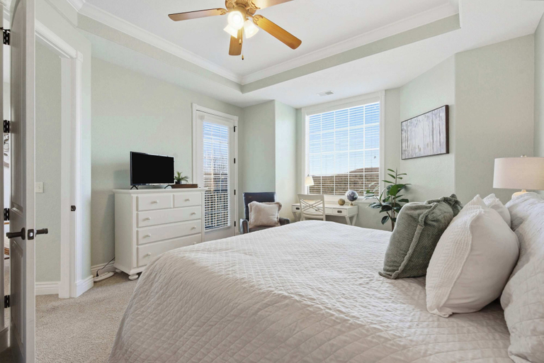 Room 5, Stone Cliff Oasis Scenic Views, Stone