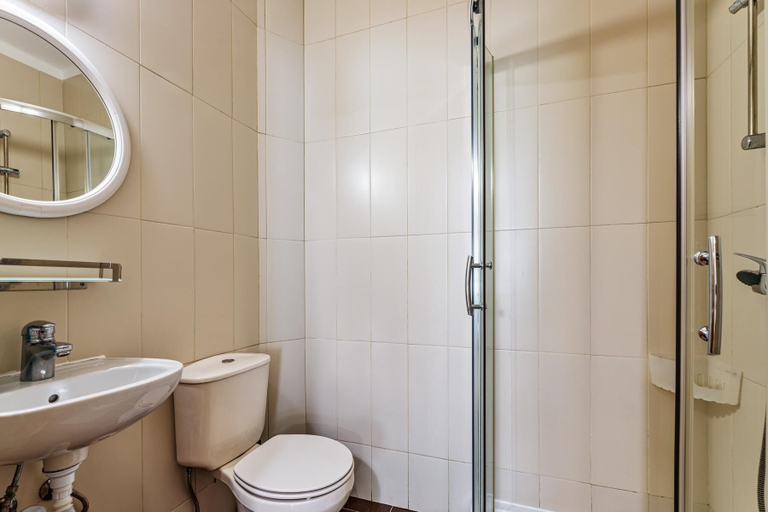 Bathroom 3, FreeSurfCamp, Peniche