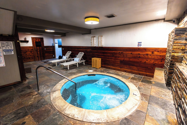 Sport & Beauty 2, The Sierra House, Mono