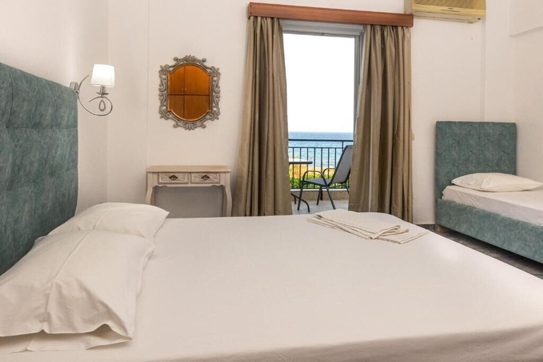Room 3, Seaheaven House A4 - Beachfront Nest Memi Koroni, Peloponnese