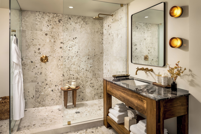 Bathroom 5, The Hotel at Claramount Club, Prince Edward