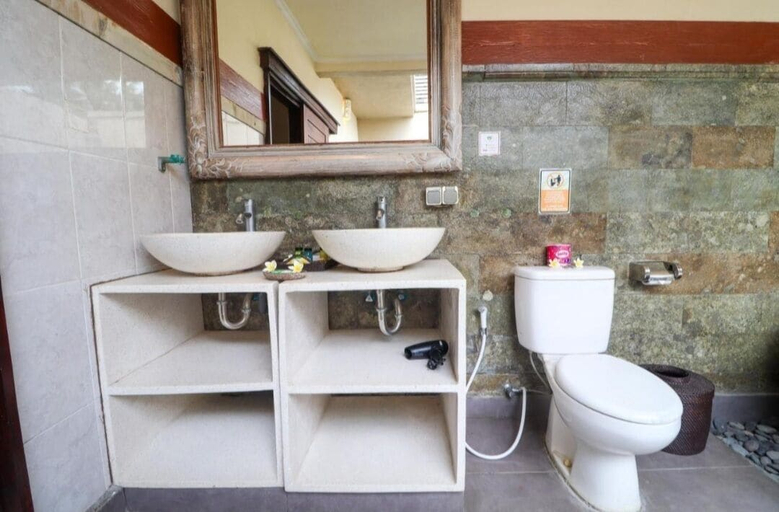 bathroom 9