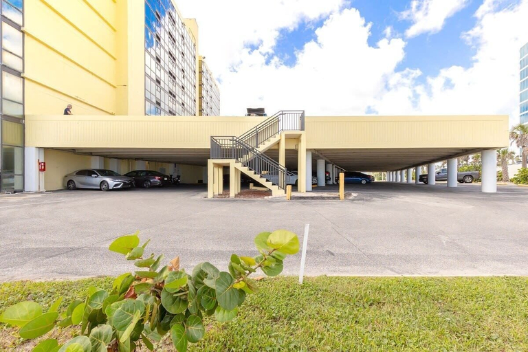 Room 3, Beach Studio w Partial Water Views Sundeck Pool, Volusia