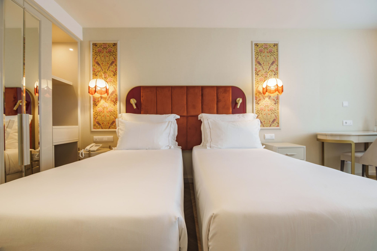 Room 4, Olympia Lis Baixa Hotel, Lisbon