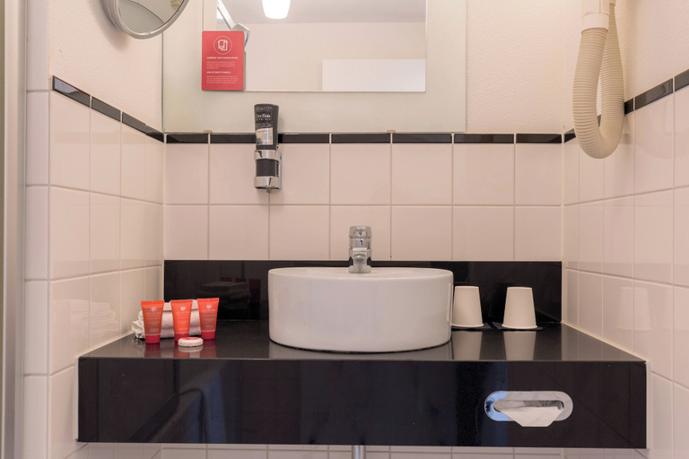Bathroom 4, Leonardo Hotel IJmuiden Seaport Beach, Velsen