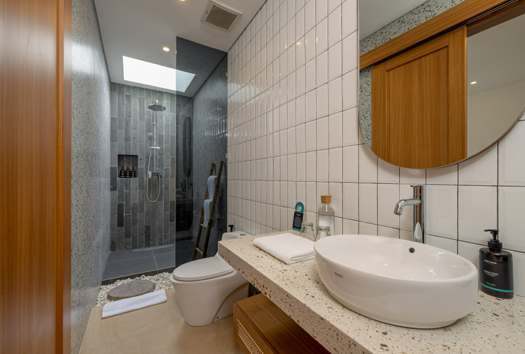 Bathroom 5, Villa Serene Uluwatu by Pertama Management, Badung