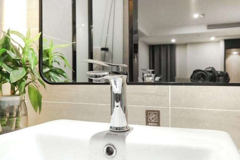 Bathroom 4, Kester Business Hotel, Bijie