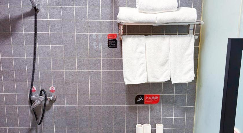 Bathroom 3, City 118 Hotel Qingdao Boardcast Tower, Qingdao
