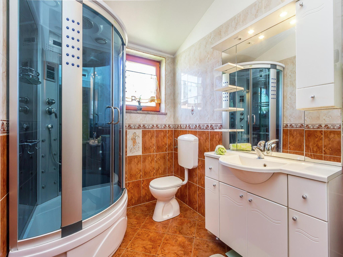 Bathroom 3, Holiday Home in Galizana with Private Pool, Vodnjan