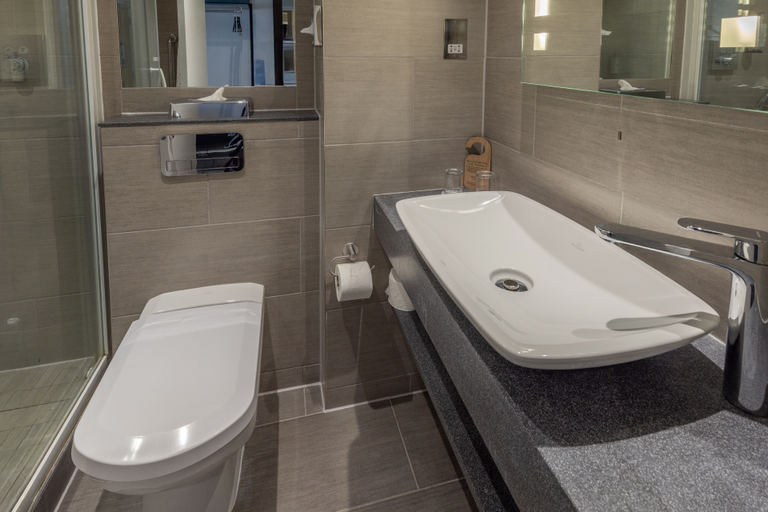 Bathroom, Cambridge Bar Hill Hotel BW Signature Collection, Cambridgeshire