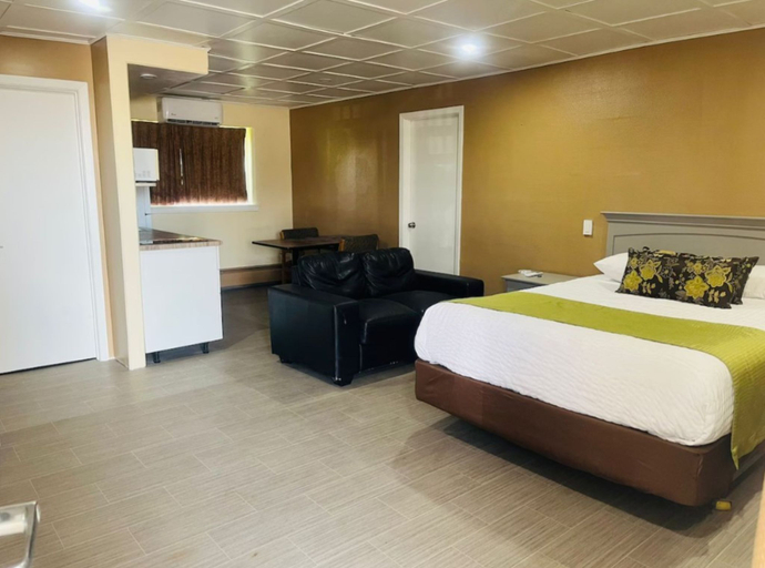 Bedroom 5, Travelodge by Wyndham Moose Jaw, Division No. 7