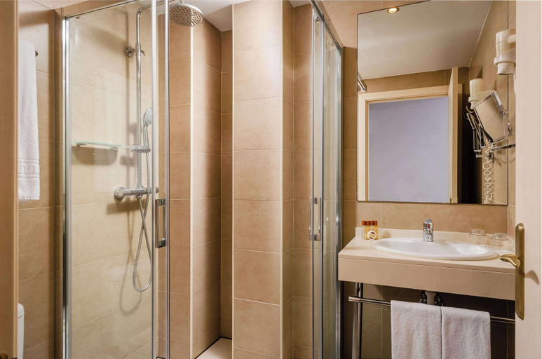 Bathroom 5, Petit Palace Trencadis, Barcelona