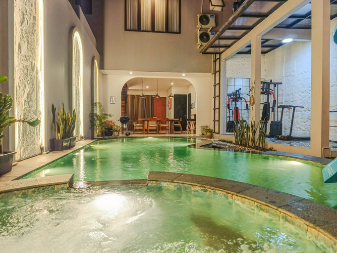 Others 2, Spring Valley Villa W/ Pool & Playstation 5, Bogor
