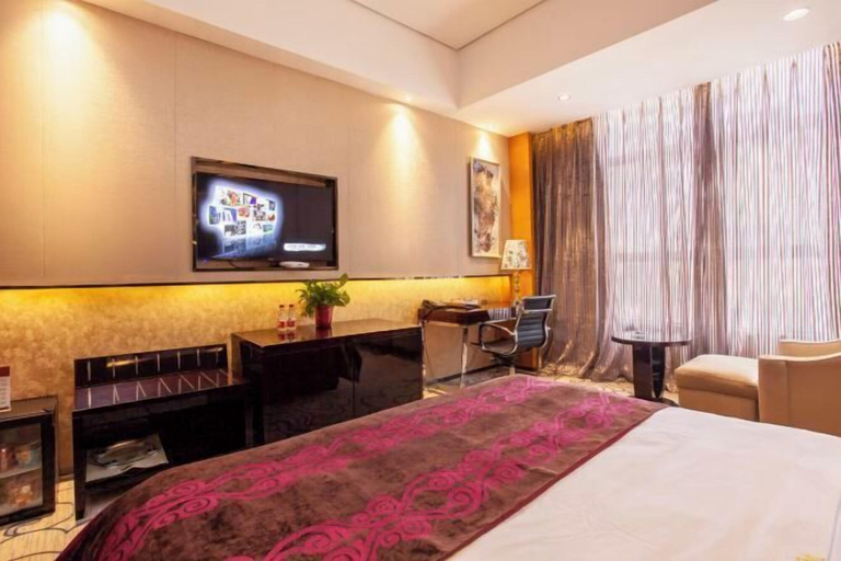 Bedroom 2, Yilong International Hotel (Xincai Moon Bay Park), Zhumadian