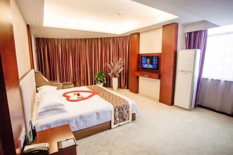 Bedroom 3, Dabieshan Hotel, Huanggang
