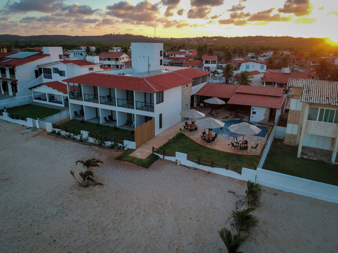 Front of property 3, Maui Praia Pousada & Restaurante, Extremoz