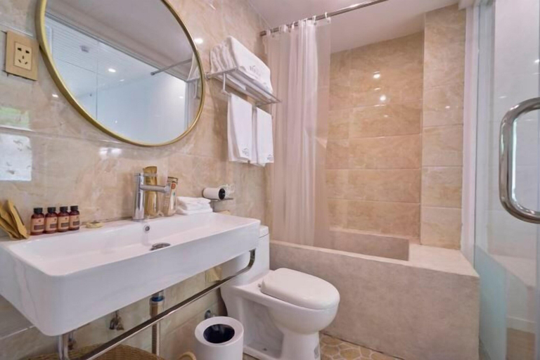 Bathroom 4, Rest Valley, Huzhou