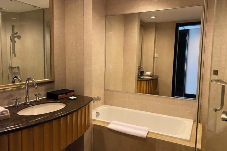 Bathroom 3, Dongguan Silverworld Garden Hotel, Dongguan