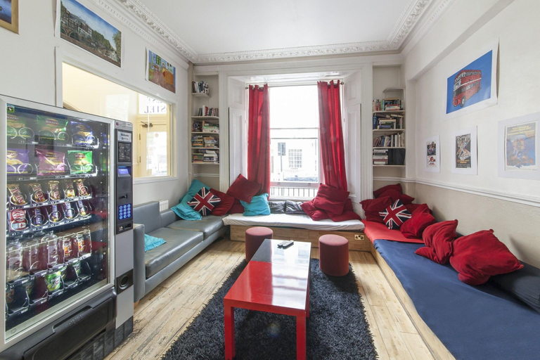 Public Area 2, Astor Quest, London