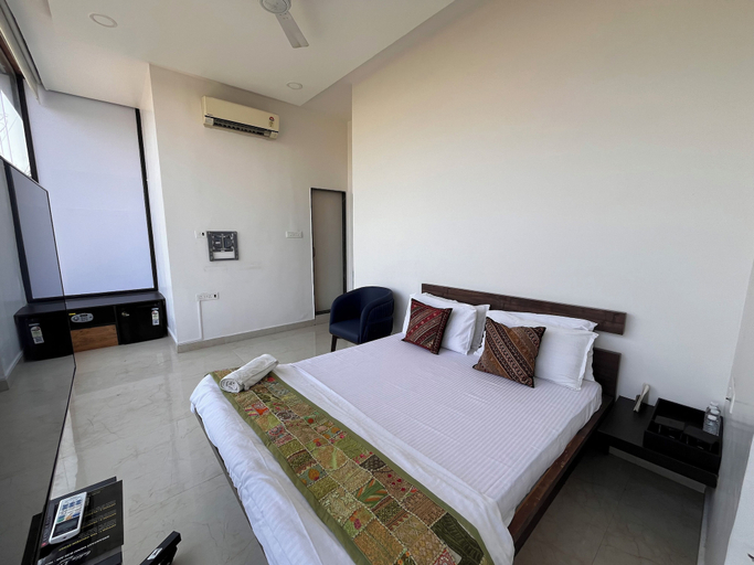 Room 3, Hotel Golden Leaf, Nagpur