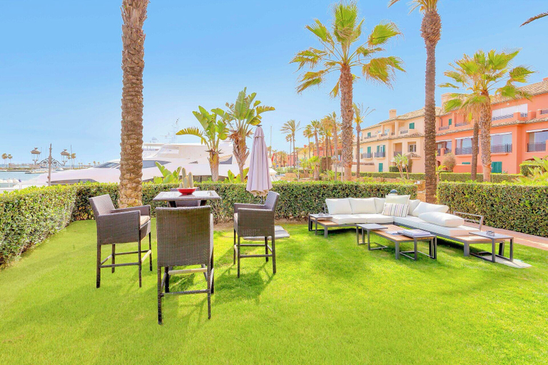Outdoor dining 2, Sotogrande Marina Duo Apartment, Cádiz