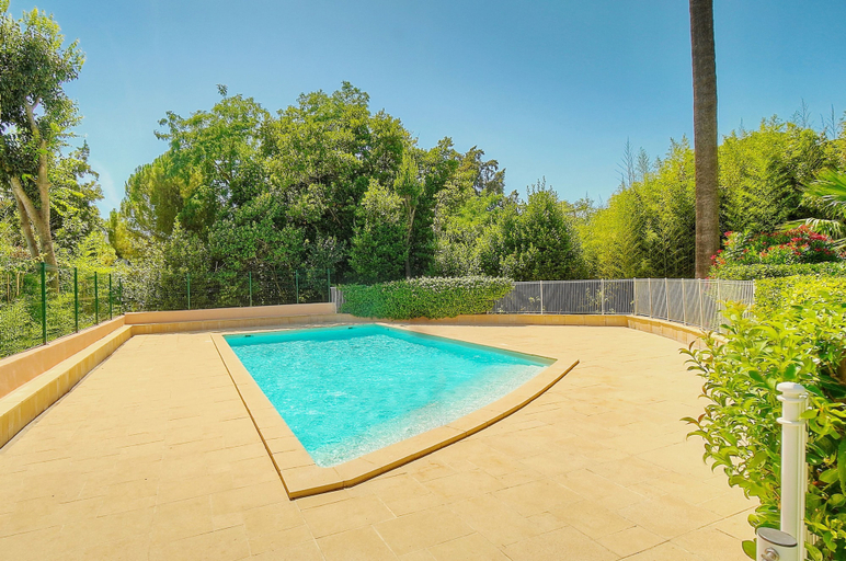 Room 5, Beau 3 Chambres Piscine Parking A3b134, Alpes-Maritimes
