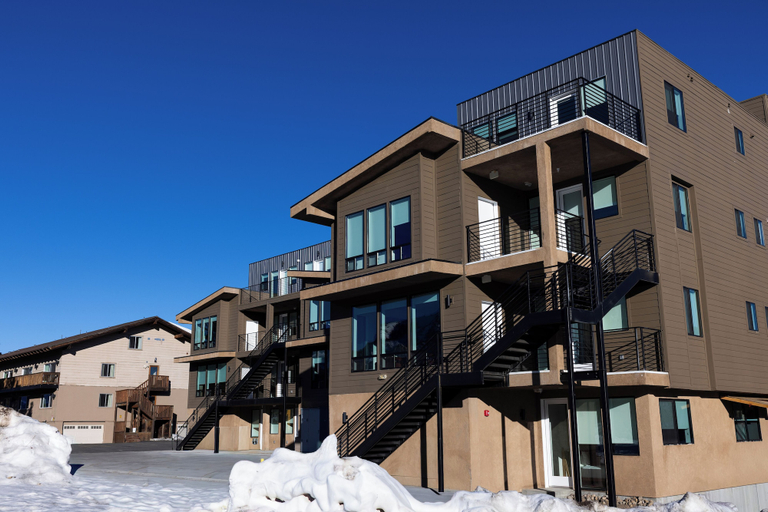 Exterior & Views