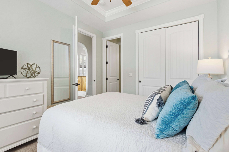 Room 3, Stone Cliff Oasis Scenic Views, Stone