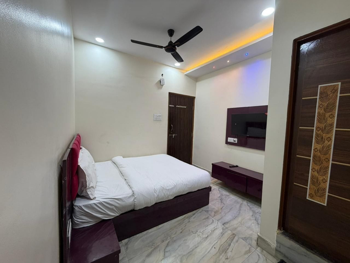 Room 5, Hotel Majestic Inn, Nagpur