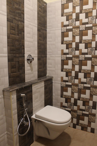 Bathroom 2, Hotel D'Inn, Puducherry