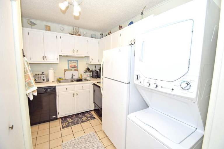 Private kitchen 5, Bridgepoint Ii 201a 2 Bedroom Condo, Worcester