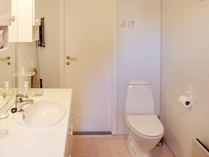 Bathroom 4, 4 Star Holiday Home in Eidsvag, Nesset