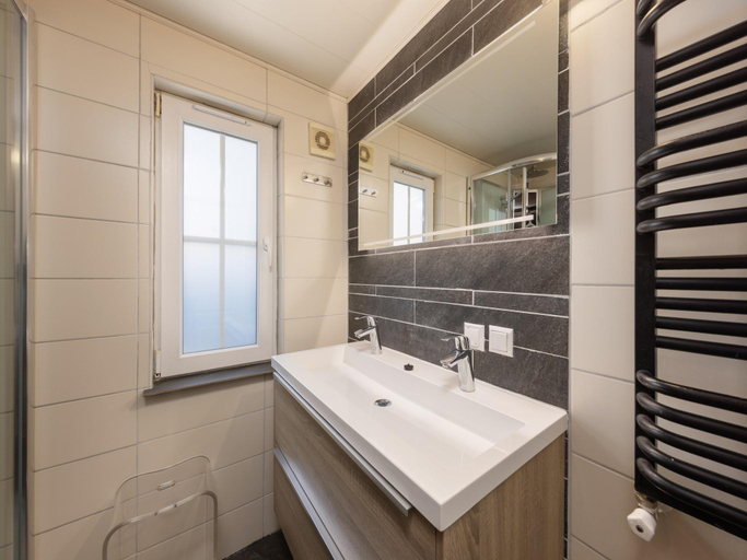 Bathroom, Luxe Chalet w Sauna, Hellendoorn