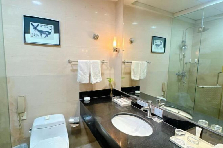 Bathroom 4, Tengzhou Hotel, Zaozhuang