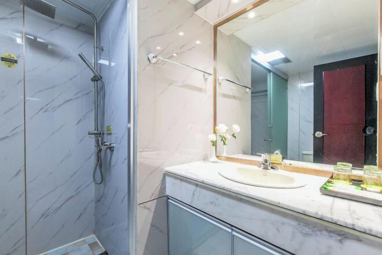 Bathroom 4, Dabieshan Hotel, Huanggang