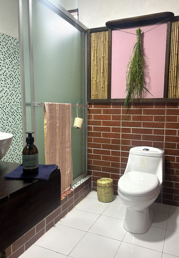 Bathroom 4, La Cocina Bonita, San Pedro La Laguna