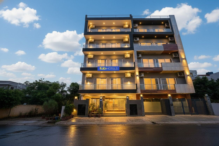 Exterior & Views