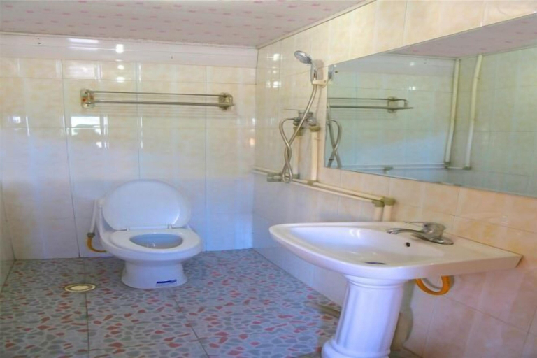 Bathroom 3, Guzhuang Family Hotel, Guilin