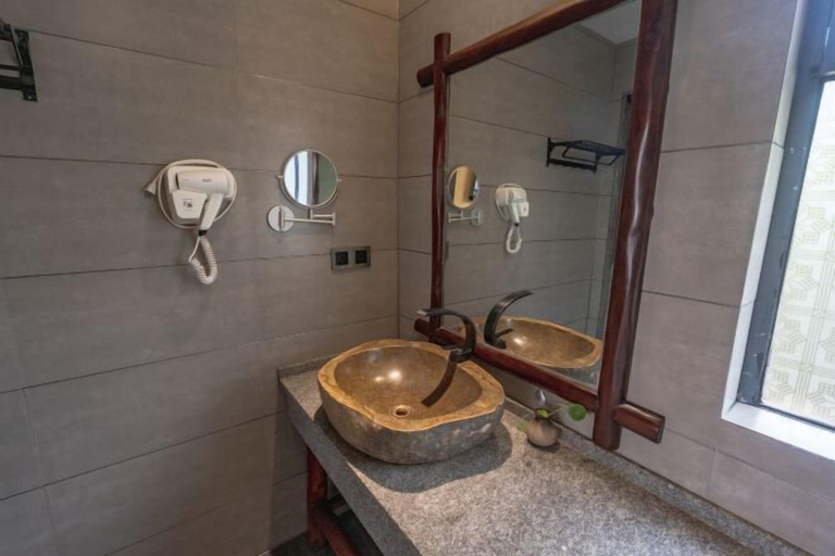 Bathroom 4, Cliff Hotel, Hechi