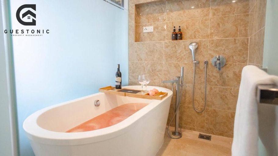 Bathroom 5, Dorsett Residences Bukit Bintang by Guestonic, Kuala Lumpur