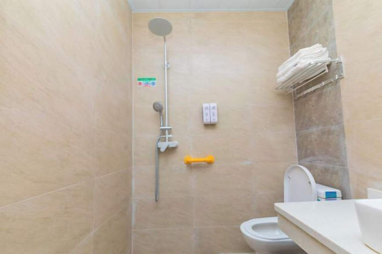 Bathroom 5, OYO Beihai Jinghai Villa (Yintan), Beihai