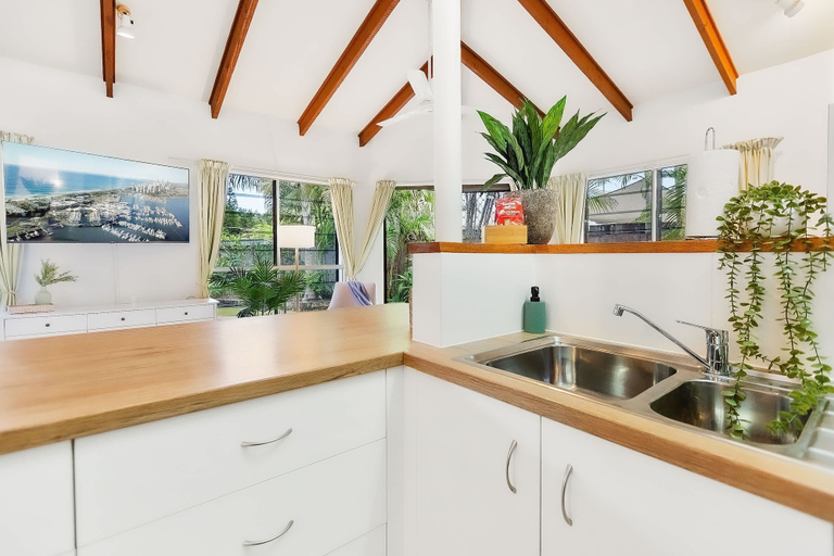 Room 3, Green Cottage in Trinity Beach, Cairns