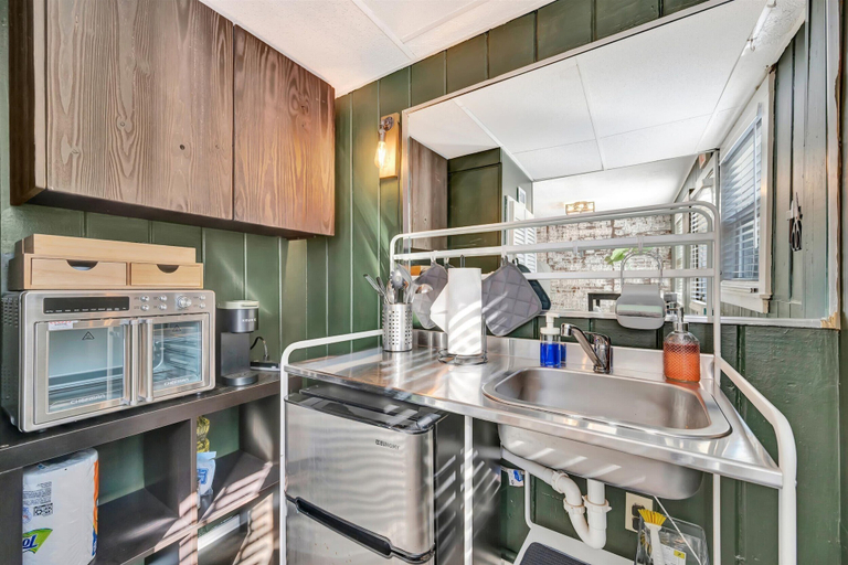 Private kitchenette 2, Swann Avenue Central Tampa Homes, Hillsborough